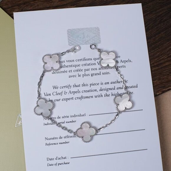 Van Cleef & Arpels Classic Bracelet Four-Leaf Clover Bracelet